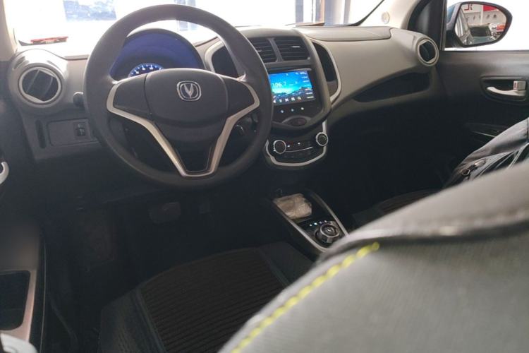 Used CHANGAN Benni E-Star 2021 National Edition Xinyi Version (Fast-Charging Edition) Lithium Iron Phosphate (31.95 kWh) Center Console