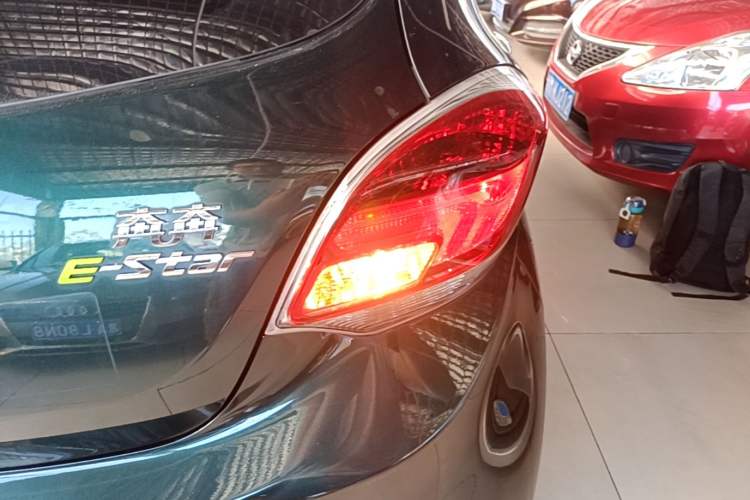 Used CHANGAN Benni E-Star 2021 National Edition Xin Yue Version Lithium Iron Phosphate (31.86 kWh) Exterior 3