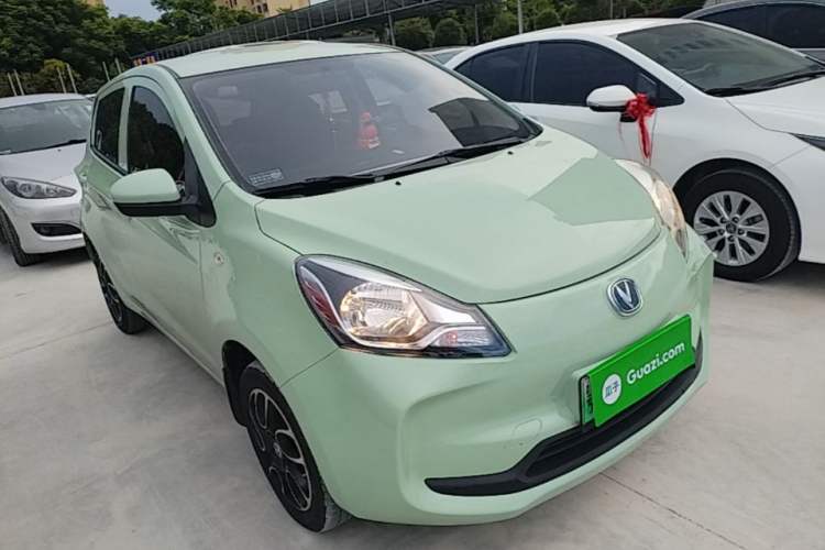 Used CHANGAN Benni E-Star 2021 National Edition Colorful Version Lithium Iron Phosphate (31.86 kWh) Front Right 45 Deg