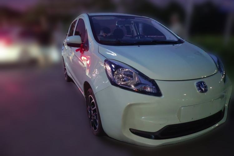 Used CHANGAN Benni E-Star 2021 National Edition Colorful Version Lithium Iron Phosphate (31.95 kWh) Front Right 45 Deg