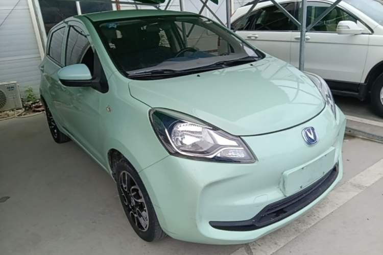 Used CHANGAN Benni E-Star 2021 National Edition Colorful Version Lithium Iron Phosphate (31.86 kWh) Front Right 45 Deg