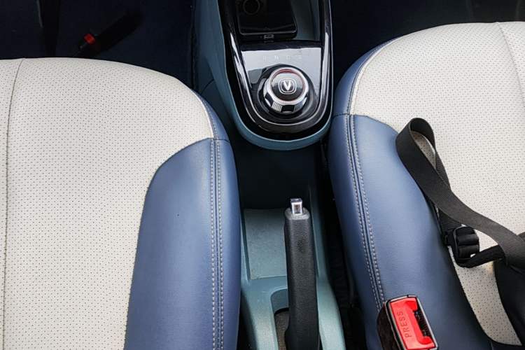Used CHANGAN Benni E-Star 2021 National Edition Colorful Version Lithium Iron Phosphate (31.86 kWh) Gear Lever