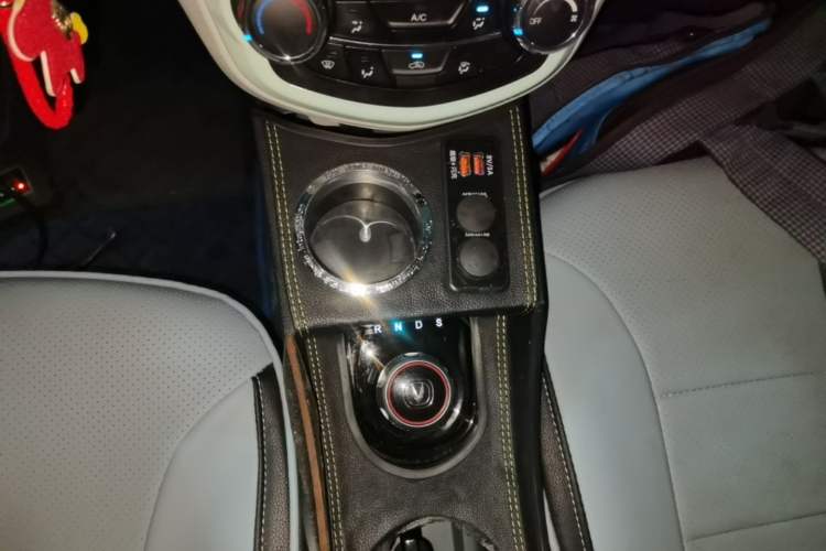 Used CHANGAN Benni E-Star 2021 National Edition Colorful Version Lithium Iron Phosphate (31.86 kWh) Gear Lever