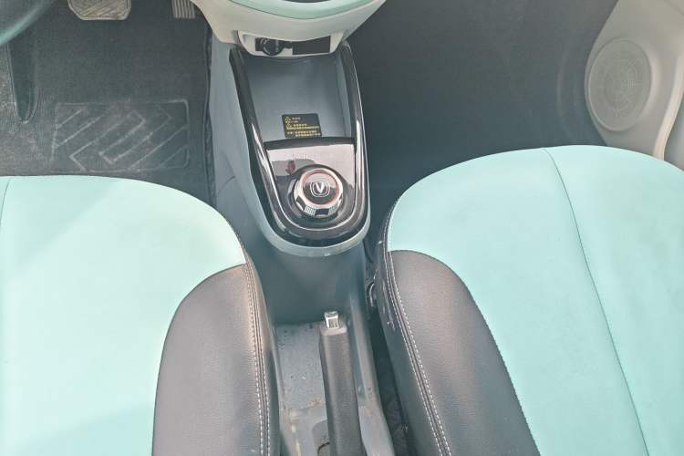 Used CHANGAN Benni E-Star 2021 National Edition Colorful Version Lithium Iron Phosphate (31.86 kWh) Gear Lever
