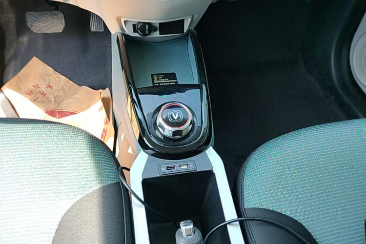 Used CHANGAN Benni E-Star 2021 National Edition Colorful Version Lithium Iron Phosphate (31.18 kWh) Gear Lever