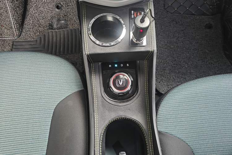 Used CHANGAN Benni E-Star 2021 National Edition Colorful Version Lithium Iron Phosphate (31.95 kWh) Gear Lever