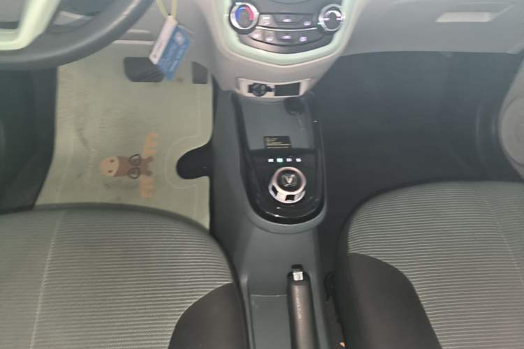 Used CHANGAN Benni E-Star 2021 National Edition Colorful Version Lithium Iron Phosphate (31.86 kWh) Gear Lever