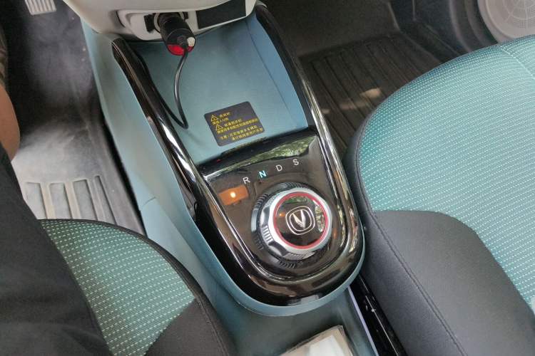 Used CHANGAN Benni E-Star 2021 National Edition Colorful Version Lithium Iron Phosphate (31.86 kWh) Gear Lever