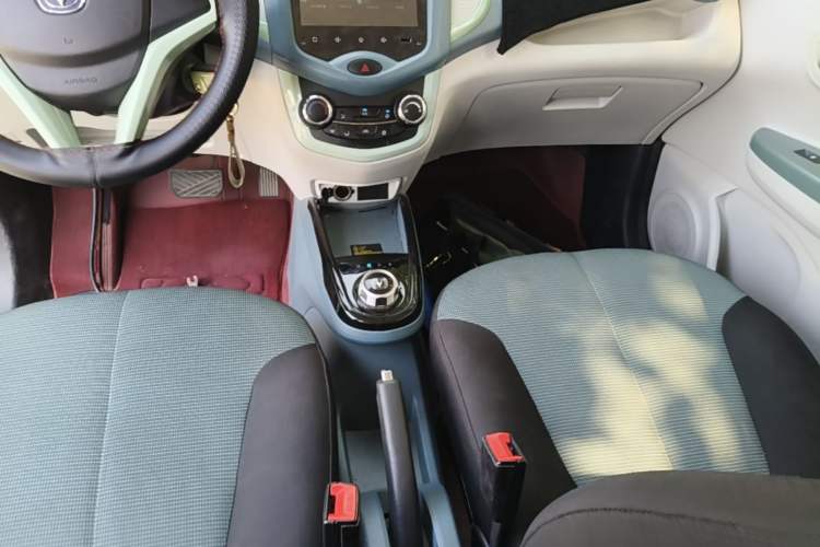 Used CHANGAN Benni E-Star 2021 National Edition Colorful Version Lithium Iron Phosphate (31.86 kWh) Gear Lever