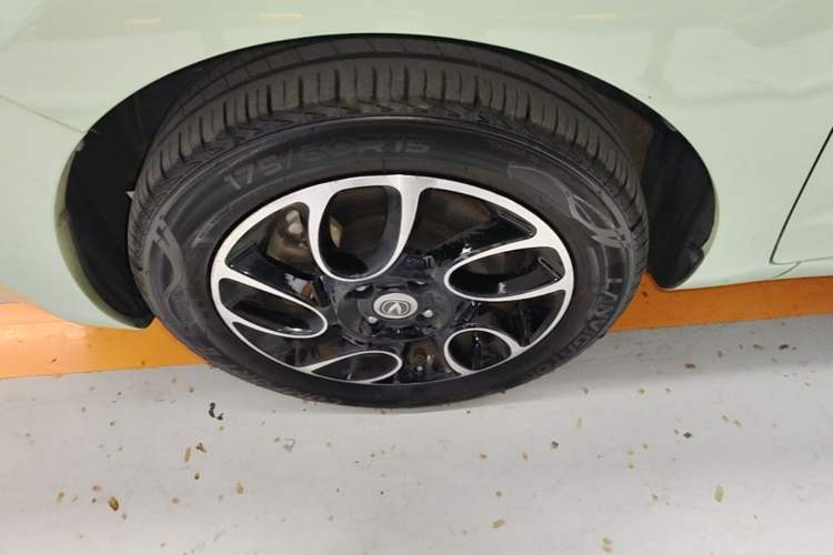 Used CHANGAN Benni E-Star 2021 National Edition Colorful Version Lithium Iron Phosphate (31.95 kWh) Left Front Wheel Hub