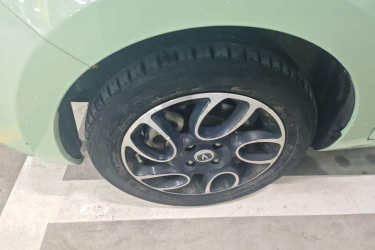 Used CHANGAN Benni E-Star 2021 National Edition Colorful Version Lithium Iron Phosphate (31.86 kWh) Left Front Wheel Hub