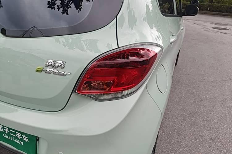 Used CHANGAN Benni E-Star 2021 National Edition Colorful Version Lithium Iron Phosphate (31.95 kWh) Right Rear Taillight