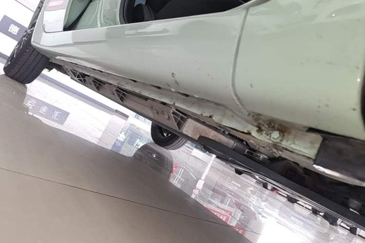 Used CHANGAN Benni E-Star 2021 National Edition Colorful Version Lithium Iron Phosphate (31.86 kWh) Right Side Sill