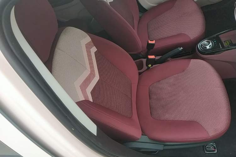 Used CHANGAN Benni E-Star 2021 National Edition Colorful Version Lithium Iron Phosphate (31.86 kWh) Right Front Seat