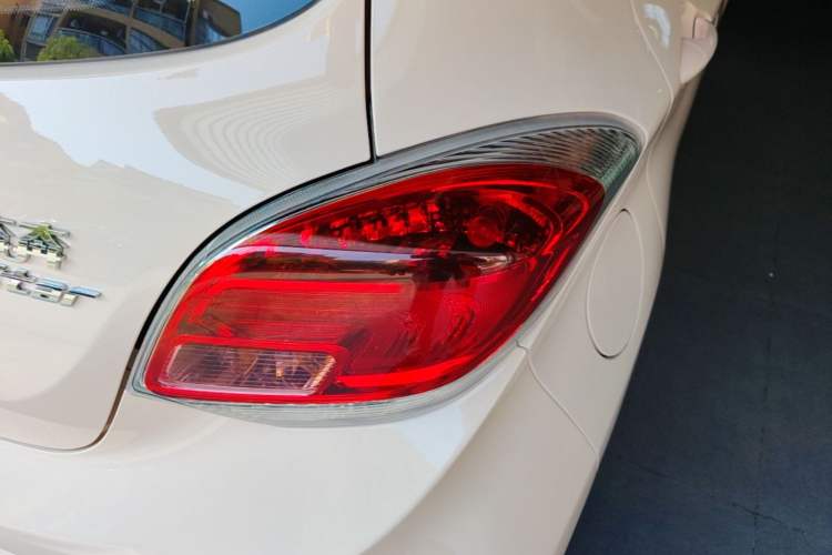 Used CHANGAN Benni E-Star 2021 National Edition Colorful Version Lithium Iron Phosphate (31.86 kWh) Right Rear Taillight