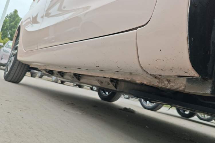 Used CHANGAN Benni E-Star 2021 National Edition Colorful Version Lithium Iron Phosphate (31.86 kWh) Right Side Sill
