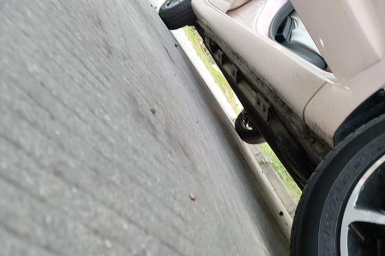 Used CHANGAN Benni E-Star 2021 National Edition Colorful Version Lithium Iron Phosphate (31.86 kWh) Right Side Sill