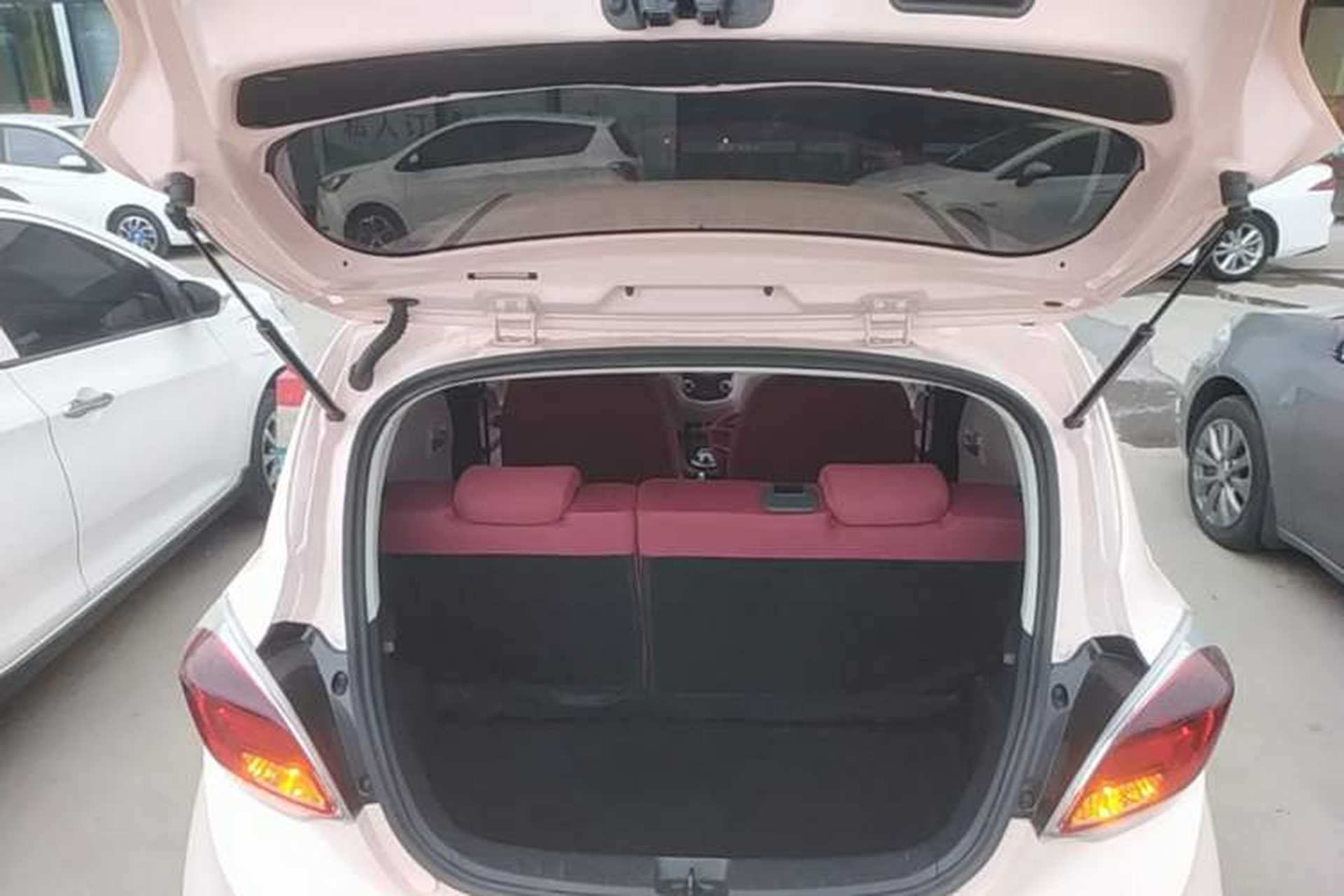 Used CHANGAN Benni E-Star 2021 National Edition Colorful Version Lithium Iron Phosphate (31.86 kWh) Trunk