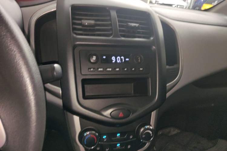 Used CHANGAN Benni E-Star 2021 National Edition Xin Yue Version Lithium Iron Phosphate (31.86 kWh) Audio And AC Panel