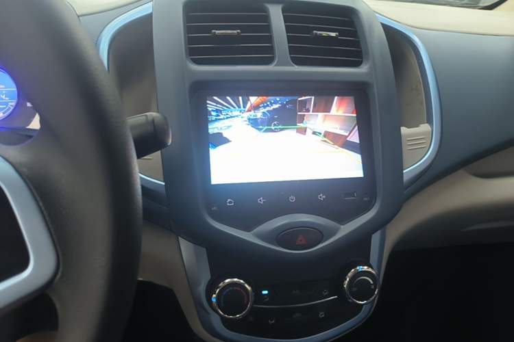 Used CHANGAN Benni E-Star 2021 National Edition Colorful Version Lithium Iron Phosphate (31.86 kWh) Audio And AC Panel