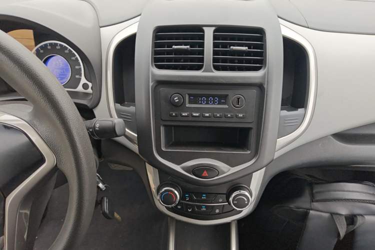 Used CHANGAN Benni E-Star 2021 National Edition Xin Yue Version Lithium Iron Phosphate (31.86 kWh) Audio And AC Panel