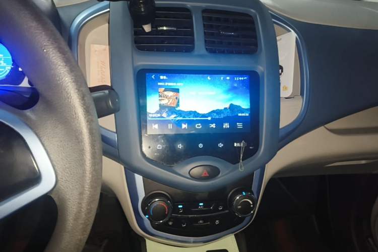 Used CHANGAN Benni E-Star 2021 National Edition Colorful Version Lithium Iron Phosphate (31.18 kWh) Audio And AC Panel