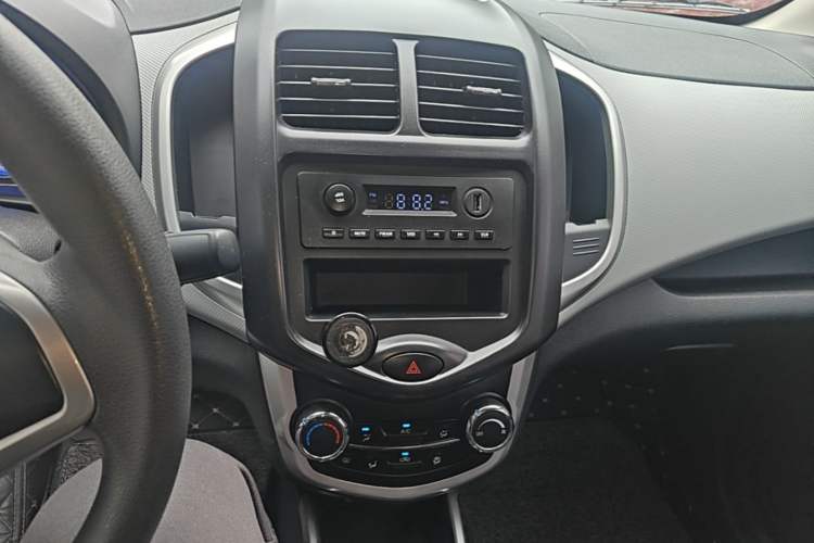 Used CHANGAN Benni E-Star 2021 National Edition Xin Yue Version Lithium Iron Phosphate (31.86 kWh) Audio And AC Panel