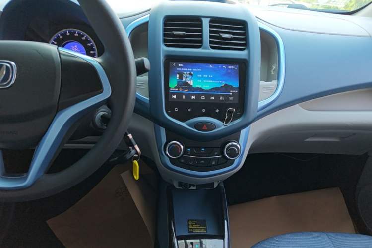 Used CHANGAN Benni E-Star 2021 National Edition Colorful Version Lithium Iron Phosphate (31.95 kWh) Audio And AC Panel