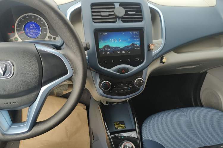 Used CHANGAN Benni E-Star 2021 National Edition Colorful Version Lithium Iron Phosphate (31.86 kWh) Audio And AC Panel