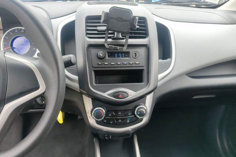 Used CHANGAN Benni E-Star 2021 National Edition Xin Yue Version Lithium-Ion Battery Audio And AC Panel
