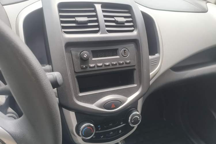 Used CHANGAN Benni E-Star 2021 National Edition Xin Yue Version Lithium Iron Phosphate (31.86 kWh) Audio And AC Panel