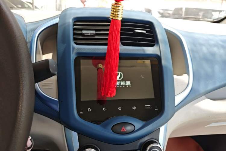 Used CHANGAN Benni E-Star 2021 National Edition Colorful Version Lithium Iron Phosphate (31.86 kWh) Audio And AC Panel