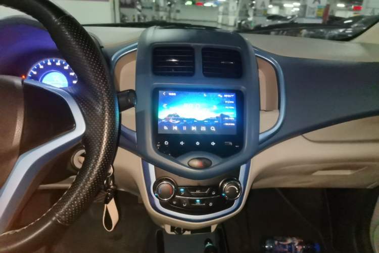 Used CHANGAN Benni E-Star 2021 National Edition Colorful Version Lithium Iron Phosphate (31.86 kWh) Audio And AC Panel