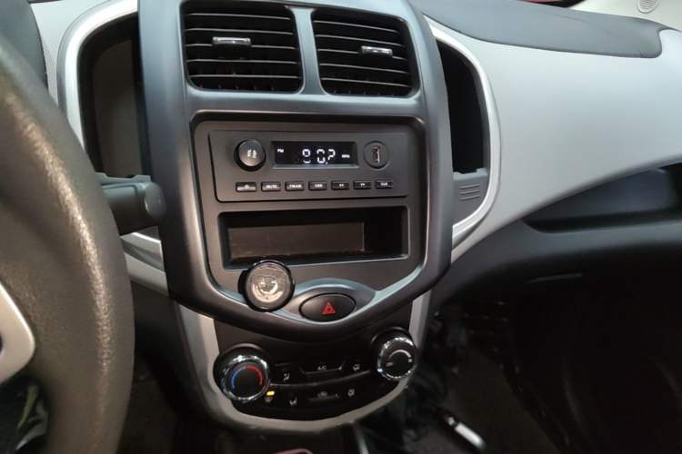 Used CHANGAN Benni E-Star 2021 National Edition Xin Yue Version Lithium Iron Phosphate (31.86 kWh) Audio And AC Panel