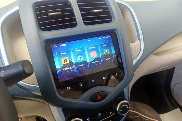 Used CHANGAN Benni E-Star 2021 National Edition Colorful Version Lithium Iron Phosphate (31.86 kWh) Audio And AC Panel