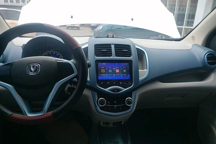 Used CHANGAN Benni E-Star 2021 National Edition Colorful Version Lithium Iron Phosphate (31.18 kWh) Audio And AC Panel
