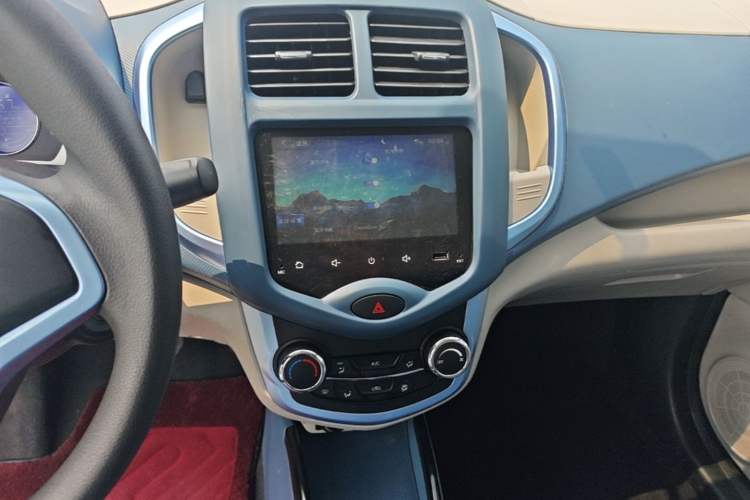 Used CHANGAN Benni E-Star 2021 National Edition Colorful Version Lithium Iron Phosphate (31.95 kWh) Audio And AC Panel