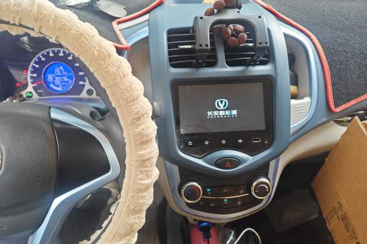 Used CHANGAN Benni E-Star 2021 National Edition Colorful Version Lithium Iron Phosphate (31.86 kWh) Audio And AC Panel