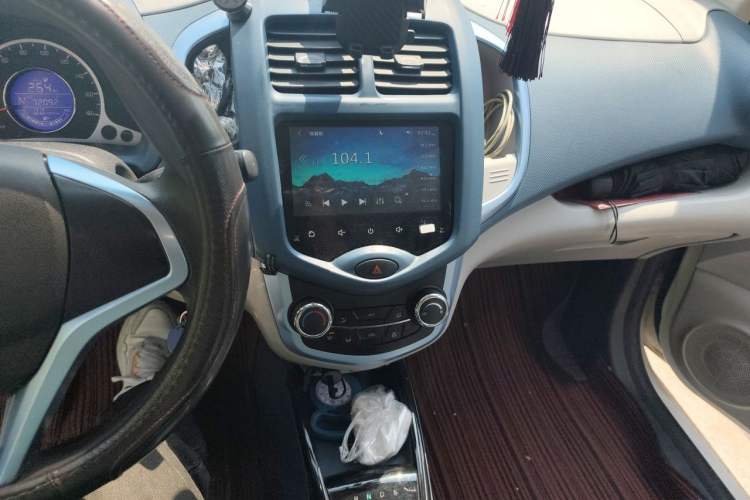 Used CHANGAN Benni E-Star 2021 National Edition Colorful Version Lithium Iron Phosphate (31.18 kWh) Audio And AC Panel