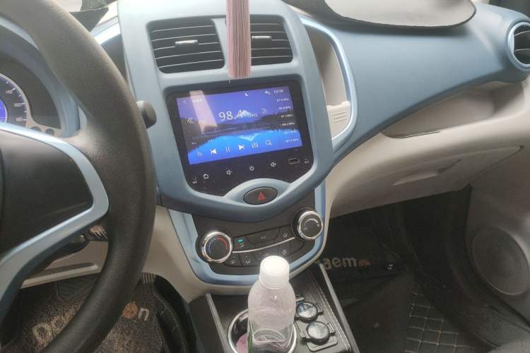 Used CHANGAN Benni E-Star 2021 National Edition Colorful Version Lithium Iron Phosphate (31.86 kWh) Audio And AC Panel
