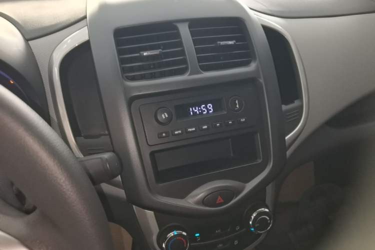 Used CHANGAN Benni E-Star 2021 National Edition Xin Yue Version Lithium-Ion Battery Audio And AC Panel