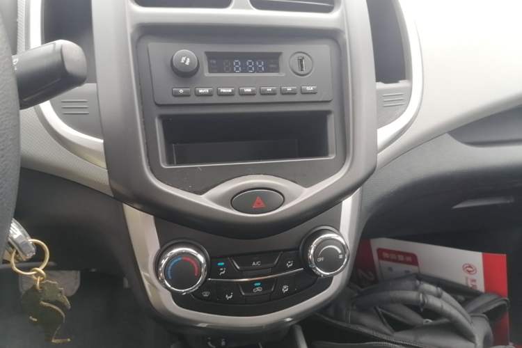 Used CHANGAN Benni E-Star 2021 National Edition Xin Yue Version Lithium-Ion Battery Audio And AC Panel