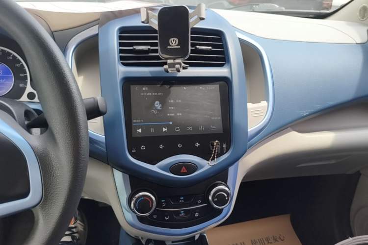 Used CHANGAN Benni E-Star 2021 National Edition Colorful Version Lithium Iron Phosphate (31.18 kWh) Audio And AC Panel
