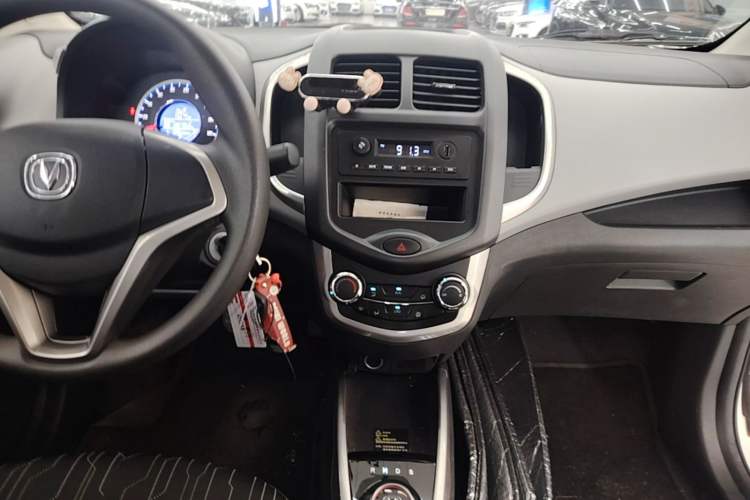 Used CHANGAN Benni E-Star 2021 National Edition Xin Yue Version Lithium Iron Phosphate (31.86 kWh) Audio And AC Panel
