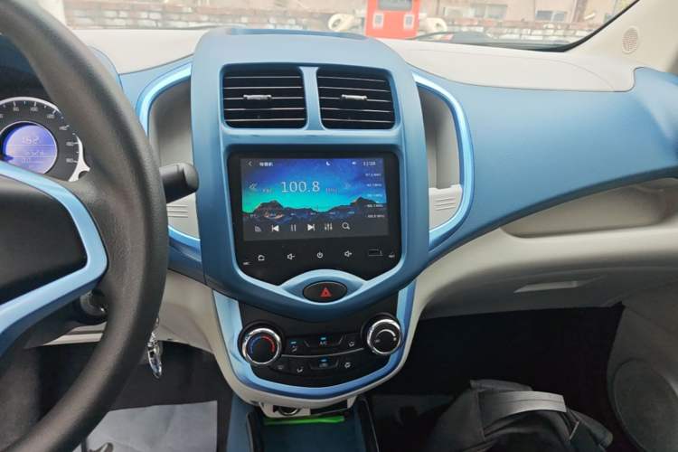 Used CHANGAN Benni E-Star 2021 National Edition Colorful Version Lithium Iron Phosphate (31.95 kWh) Audio And AC Panel