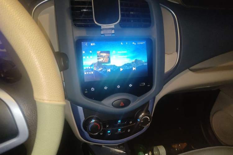Used CHANGAN Benni E-Star 2021 National Edition Colorful Version Lithium Iron Phosphate (31.18 kWh) Audio And AC Panel