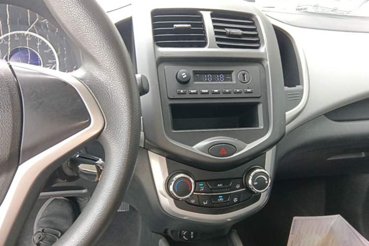 Used CHANGAN Benni E-Star 2021 National Edition Xin Yue Version (Fast-Charging Edition) Lithium Iron Phosphate (31.18 kWh) Audio And AC Panel