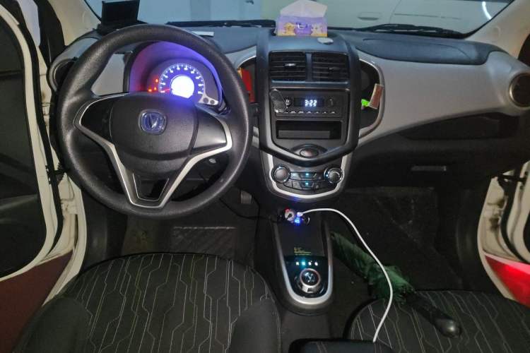 Used CHANGAN Benni E-Star 2021 National Edition Xin Yue Version Lithium Iron Phosphate (31.95 kWh) Center Console