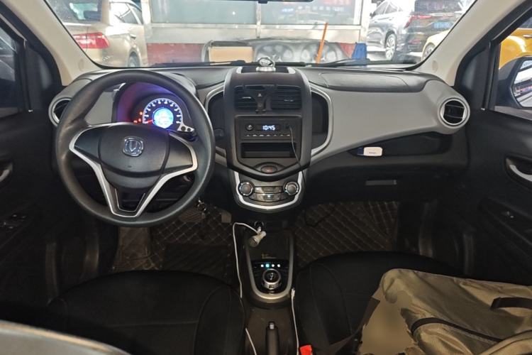 Used CHANGAN Benni E-Star 2021 National Edition Xin Yue Version (Fast-Charging Edition) Lithium Iron Phosphate (31.95 kWh) Center Console