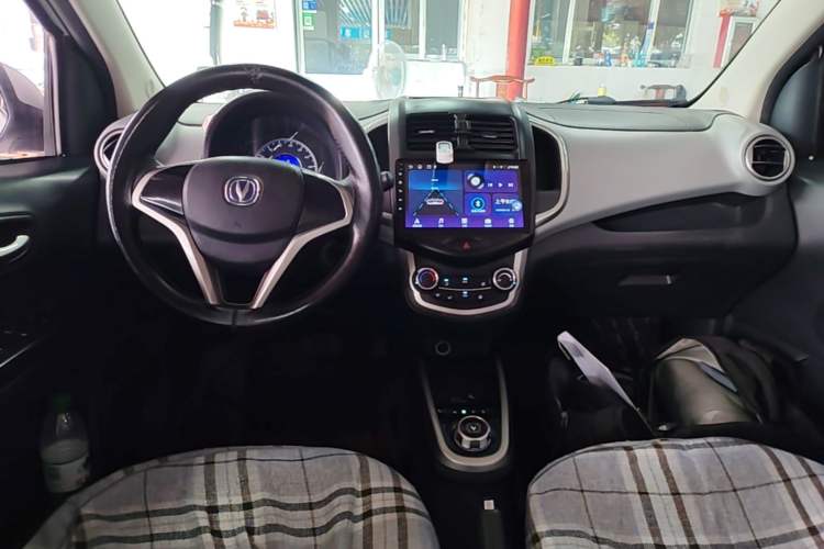 Used CHANGAN Benni E-Star 2021 National Edition Xinyi Version (Fast-Charging Edition) Lithium Iron Phosphate (31.18 kWh) Center Console